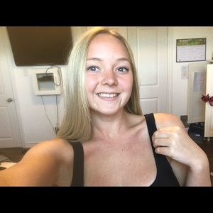 Meet your Posher, Hollee